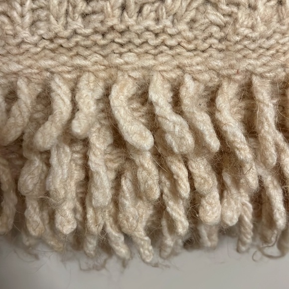 Banana Republic-Cable Knit Fringe Hem Sweater - Picture 2 of 15